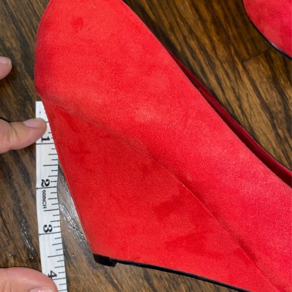 Express faux suede red shoes size 9 - Picture 8 of 10